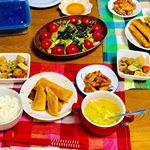 今日は2人メニュー😋春巻き筑前煮鶏肉の甘辛煮サラダ玉子スープ白米今日は2人でご飯🍚春巻きおおめに作って冷凍。筑前煮も味がしっかりしみてて美味しかった👏#2人&hellip;のInstagram画像