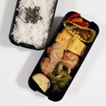 10.29#今日のお弁当.切り昆布の煮物、卵焼き、冷凍の唐揚げ、ゴーヤしめじの醤油炒め、さつま芋のレモン煮.今日は雨☔次女が鼻がぐずぐずいってるので気を付けないと。..&hellip;のInstagram画像