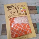 みつろうラップのモニターをさせて頂きました😄布にみつろうをアイロンで溶かして染み込ませラップ完成！！いつも、テーブルに飲み物を放置してるので（笑）そこに使おうと思います😀#みつろう #&hellip;のInstagram画像