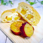 今日のおやつは、八天堂のくりーむパン！*いつもエキュート品川で並んで買っていたけど、通販で買えるですね～『プレミアムフローズンくりーむパン』って、冷凍で届いて、冷蔵庫だいた&hellip;のInstagram画像