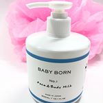 この度【BABYBORN フェイス&ボディミルク】が当選し、使ってみました✨お風呂上り、いつもはベタベタするワセリンなど塗っていたりいなかったり。。とにかくベタベタするのが嫌な娘。&hellip;のInstagram画像