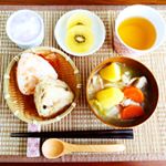 朝ごはん&hearts;秋も深まり朝晩寒くなりました。朝は温かいお茶やお味噌汁で、カラダを温めてアクティブモードに。オーガニック認定のルイボスティー。手軽なティバッグで安心安全美味しい。&hellip;のInstagram画像