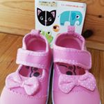 靴の中に貼るシールをモニターさせて頂きました！左右がまだわからない娘にもこれなら文字ではなく柄で合わせればわかりやすいです。キャラクターも可愛い！文字が読める子の為に「みぎ、ひだり&hellip;のInstagram画像