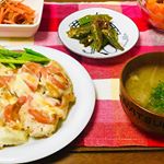 今日の1人飯メニュー☆鶏とトマトのチーズ焼き(アスパラガス添え)☆人参シリシリ☆オクラのポン酢和え☆柿☆お味噌汁体重・BMI・ウエスト周囲系を減らすのを助ける！プロシア&hellip;のInstagram画像