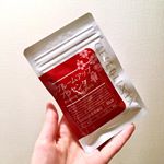 先日ご紹介させて頂きました【ブルームアッププラセンタ】、引き続きお試しさせて頂いております✨﻿﻿1日3粒が目安なので、普段飲んでいる他のサプリメント等と一緒に夕飯時に頂いてます💊﻿肌荒れも&hellip;のInstagram画像