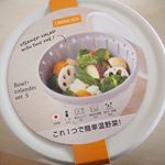 ボール&コランダーセットのSサイズをモニターさせて頂きました✨野菜を洗う、水を切る、電車レンジで加熱する、冷蔵庫で保存するなど、すべての作業がこれ１つでできちゃう優れもの🌟フタまでついてるから&hellip;のInstagram画像