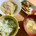 ・枝豆ご飯・キャベツとベーコンのクリーム煮・いんげんとちくわの炒め物・パプリカのツナサラダ・長ネギと豆腐の味噌汁.#節約#節約レシピ#節約ご飯#節約主婦#主婦#節約術#節約生活&hellip;のInstagram画像