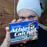 昨日はエリーちゃんと一緒にブレイクダンスの練習したよ！エリーちゃん才能あるからすぐ追い抜かれそうだな〜😅💦僕もアスリートカルシウム飲んで練習頑張るぞ！🤸🔥..実はカルシウムは骨だけ&hellip;のInstagram画像