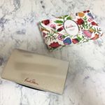 リフレクトオイル、トーンアップパウダー、スムースオイルといった3種のツヤ成分が肌表面に「つや肌ヴェール」を形成してくれる ケサランパサランのブライトヴェール。﻿﻿固形練り系ファンデーションです&hellip;のInstagram画像