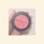 PLAY ON MAKE ブルームチークふわりと花咲くように頬を染めるチーク🌸高発色なのに透け感のある発色！マットでクリアな発色 &rarr;血色感のある仕上がりが続く！このチークのおすすめ&hellip;のInstagram画像