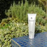 ・FAVORINA NANO ACQUA Wate Cleansing Gel肌の上に30秒乗せるだけで、すっきりとメイクが落とせるクレンジングジェル。使うほどにキメをと殿で、ふっくる&hellip;のInstagram画像