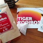 株式会社TIGER様のプレミアムルイボスティーをモニターさせていただきました☕️✨＊＊こちらのルイボスティーはクセがなく飲みやすい&hearts;これからの季節HOTが美味しいけど冷たいのが好きな人&hellip;のInstagram画像