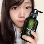 髪の毛のパサつきや広がりで悩む方に特にオススメしたい『ハーバルリーフ オーガニックシャンプー』です♡.髪と頭皮をやさしくダメージケアしてくれるのInstagram画像