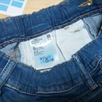 手芸屋さんで気になっていた『タグペタラベル』✨.アイロン不要の名前ラベルです。.紙や金属、プラスチック、ガラスなどにも貼れる優れもの🎵.貼ってみたら、粘着力がとても&hellip;のInstagram画像