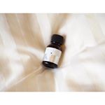 ハイドロキノンを5％配合した美容液&ldquo;ホワイトラッシュ HQ美容液&rdquo;⋆皮膚科でシミが気になると言うと、ハイドロキノンを処方されます。メラニン色素を薄くしてくれる効果があります♬.*⋆肌馴&hellip;のInstagram画像