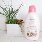 お風呂の時間がすっかり長くなってきた我が家【クリームバスゴートミルク】を入れてお風呂に浸かりながら家族で保湿タイムを楽しんでいます♪.まず娘が香りをかいで『いい香り～❤️』と女子ト&hellip;のInstagram画像
