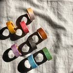 .子供との遊び毎日悩ましい&hellip;.今日は、水彩柄の素敵なマスキングテープを使って貼り絵をしてみたよ。.3歳にはちぎるのは難しかったけど、可愛い色に興奮気味に貼り絵楽しん&hellip;のInstagram画像
