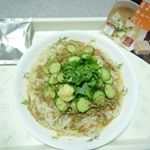 今日はペンネームH・Nさんが考えられたレシピ.【冷や汁風ぶっかけ素麺】を作ってみました♪..私には素麺はつゆで食べる印象しかなかったので.作る前から味の楽しみがありました..作&hellip;のInstagram画像