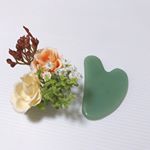 かっさで唾液腺マッサージ1週間チャレンジ♩ ▶︎顔や首にクリームを塗ります。▶︎ 耳下腺、顎下腺、舌下腺を、かっさでマッサージする。これを毎日行います。お風呂上がり、半身浴をしながら、&hellip;のInstagram画像