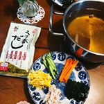 夕食夜は冷えるようになってきましたさぶさぶってあったまりたい時のおうちごはん ..❤️❤️鶏飯❤️❤️ ..うま香だしは 濃くて美味しい出汁がとれる🤩💕&hellip;のInstagram画像