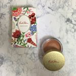 ・ 光を引き寄せ、美しい目もとへと導いてくれる  ケサランパサラン  グロウアイカラー。 ﻿﻿BR01 ベージュブラウン﻿﻿ 澄んだ色艶が一日中続いてくれる、明るさ密着カラーです。 ﻿&hellip;のInstagram画像