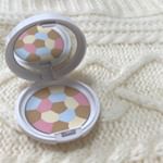 カラフルな4色ファンデーション！﻿﻿﻿色のカラーでお肌悩み補正、透明感のある肌に。﻿﻿オークル、ブルー、イエロー、ピンクの補正色が﻿お肌悩みを補正して﻿透明感のあるお肌へと&hellip;のInstagram画像