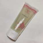 キレイshop(@kireishopjapan )さんより頂きましたクリスタルビューティーピーリングジェルのご紹介です💓.まずは水気を拭き取った肌にジェルをつけて、くるくるしていきます。テクス&hellip;のInstagram画像