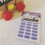 息子の保育園用の靴下の名前付け&hellip;黒い靴下に名前が書けず😭名前シール貼ってたけど、あっという間に剥がれてる😭😭pic2・新しく使い始めた名前ラベルはアイロン接着なだけあってガッチリ付いてて剥がれ&hellip;のInstagram画像