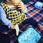 ピクニック日和⛺️先日頂いたライゼンタールのキッズバックにお弁当を入れてピクニックにいきました👌子供用の離乳食に飲み物、おやつのバナナもはいって可愛い❤️今度は手作りのお弁当いれたいな&hellip;のInstagram画像