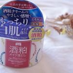.オリジナル酒粕エキスを配合したメイク落とし【ワフーメイド　酒粕メイク落とし】.米ぬかオイル配合でメイクをするんとオフしてくれます酒粕のようなふわふわクリームが優しい使い心&hellip;のInstagram画像