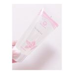 _...クリスタルビューティピーリングジェル 🙆&zwj;♀️💕.ピーリングおたくなので、手や首をマイナス10歳若くしたい！ ってコンセプトにやられました(21歳🤜🤛)顔はファンデ&hellip;のInstagram画像