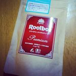 タイガーさんから頂きました♪有機プレミアムルイボスティーです。大きめのテトラパックに入った茶葉はたっぷり3.5g。持ってみると重くてびっくり！今回は水出しで作ってみました～(*^^&hellip;のInstagram画像