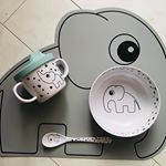 .とっても可愛いファーストミールセットとマット🐘💓.最近食べる量も増えてきて大きめの器が欲しいと思ってたから嬉しい！.これでご飯の時間がもっと楽しくなるね👶🏻🍽でもでも、最近椅子に&hellip;のInstagram画像
