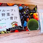 粉末をそのまま口に入れてから水で流し込みました✌💓&uarr;我が家の定番スタイル（笑）.甘くてフルーツたっぷりの味🍎🍇.#refata #リファータ #リファータフルーツと野菜のおいしい青&hellip;のInstagram画像