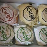 八天堂のプレミアムフローズンくりーむパンのレポートさせていただきます。冷凍で届いて24時間解凍してから頂きます。子供が喜んで箱を開けてみました。お味は、生クリーム、チョコレート&hellip;のInstagram画像