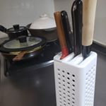 これまたモニター当選したナイフスタンド‼️長めの包丁もOKだし、ペティナイフなら2本まとめて刺さるし、なかなか❕#イノマタ化学 #ナイフスタンド #日本製 #monipla #inomata_fa&hellip;のInstagram画像