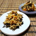 切り干し大根とひじきの煮物&hearts;まるごとキューブだしを使って作りました。鹿児島県産かつお節がぎゅっと詰まった化学調味料、食塩不使用のおだし。フリーズドライ製法のキューブが溶けてかつ&hellip;のInstagram画像
