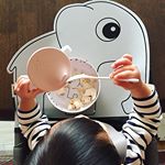 最近お気に入りの食器＆テーブルマット🐘これを出すと、像さんの歌を歌ってくれます‪✯♪̊̈♪̆̈スプーンの長さも丁度よくて自分で頑張って食べてます‪✯&larr;最初だけね（笑）ちなみにこちらの写真は&hellip;のInstagram画像