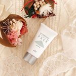 リフターナ洗い流し珪藻土パック💋毛穴がきになる部分へぬって3〜4分おいて洗い流すだけ🙂毛穴をすっきりすべすべにしてくれるパックです。私はいちばん毛穴の気になる小鼻に。パックを乗せるとひんやりつ&hellip;のInstagram画像