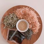 .手作り佃煮セット「おふくろさん」をお試しさせて頂きました。.ちびっ子の息子は牛乳を飲むと100%お腹を下すのでカルシウム摂取はお魚頼り🐟.こちらの佃煮は特製ダレが付いてて混ぜ&hellip;のInstagram画像