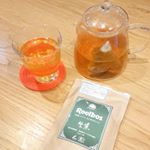 最近家族でハマっているルイボスティー😊💕ホットで飲むと体がとてもあったまります。アイスでももちろん美味しい！ノンカフェインなので息子も飲めるのが嬉しい👦✨ このルイボスティーめっちゃ美味し&hellip;のInstagram画像