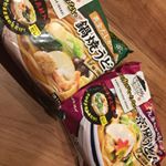 家族でハマってるお水がいらない鍋焼うどん☆冷凍された状態で届くので、そのまま鍋に入れて温めるだけ！水さえも入れない究極の時短メニュー！！ さば、いわし、そうだカツオ、昆布、椎茸から出汁を取って&hellip;のInstagram画像