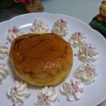 八天堂フレンチトーストでクリスマスアレンジをしてみました🎄簡単ですが&hellip;生クリームを添え、アラザンを散らせてみました！少しはクリスマスっぽくなったかな？八天堂フレンチトー&hellip;のInstagram画像