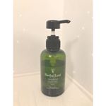 ..最近使い始めたオーガニックシャンプー🧴「ハーバルリーフ」.まず香りが好き！！オーガニックの香りって良いよね〜🤤💓シャンプーって合わないと頭が痒くなりやすいんだけどこ&hellip;のInstagram画像