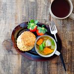 ..スコーン、具沢山スープ、今季初のイチゴで朝ごはん。.具沢山スープは、大根、人参、玉ねぎ、白菜、えのき、かぼちゃ、スナップエンドウ、ウインナー入り。角切りに切ってゴロゴロ感を出し&hellip;のInstagram画像