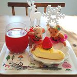 ...📷Pic①..大好きなさっぱりチーズケーキ🍰.いちご🍓乗せ❤️..濃厚なチーズケーキもいいけど.さっぱりなのも好き( *&acute;艸｀)..いちごって本当にかわい&hellip;のInstagram画像