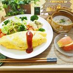 12/10(火)...✰オムライス✰サラダ✰竹輪のカレーマヨ和え✰クラムチャウダー✰りんご...この日はオムライスにクラムチャウダー♡..急&hellip;のInstagram画像