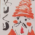 ハンコでご存知のシャチハタさんが出されている指でつけるえのぐ「ペタペタお絵かき」。初めて挑戦してみました！指でえのぐを救って、練り消しみたいに混ぜ混ぜ。これは感覚遊びにも最高です！試しにお友達に描いた&hellip;のInstagram画像