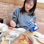 💥今日は定期的に会ってる三人（きょうちゃん、あきちゃん）と今年最後のご飯行ってきました・・・！大好きな火鍋❤イトコラ コラーゲン低分子ヒアルロン酸を持っていきました💪🏻すぐ溶けて味も変わら&hellip;のInstagram画像