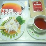 何時も気持ちを落ち着かせてくれるこちらのルイボスティーには、今年もお世話になりました。私は一度考え事や悩みを抱えると考え混む方なのですが、そんな時にTIGER様のルイボスティー&hellip;のInstagram画像